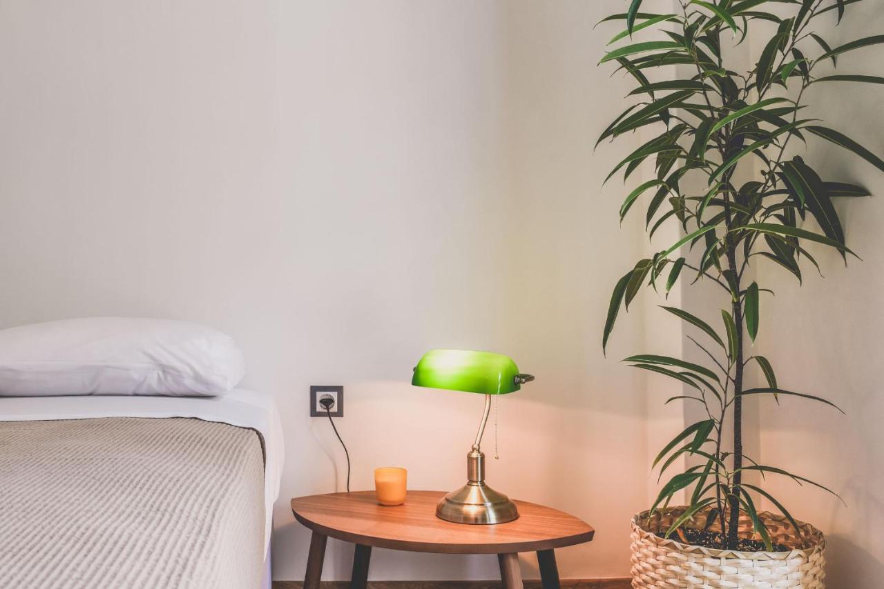 Neoclassical Apartment Near Acropolis - Livingstone Crystal アテネ エクステリア 写真