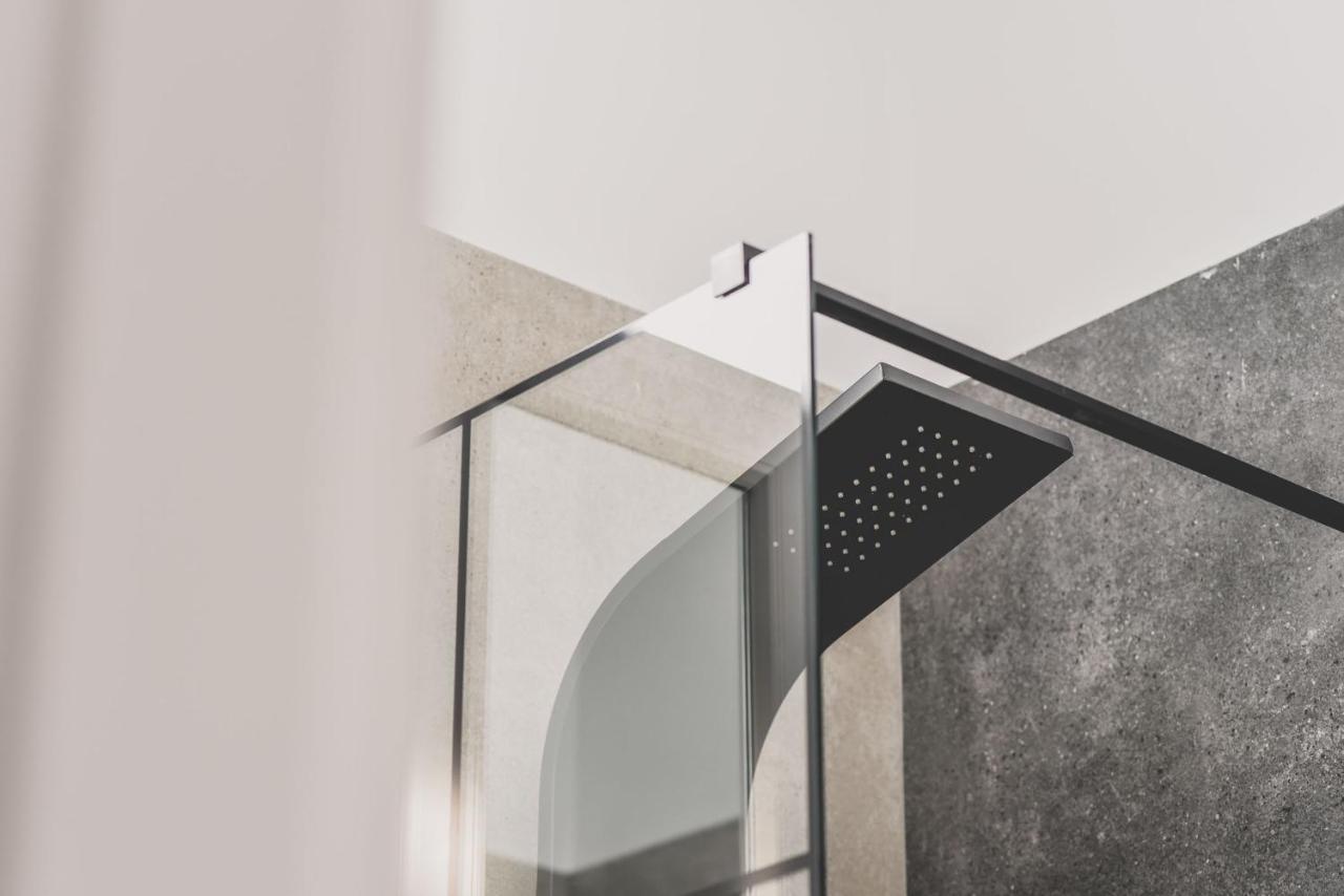 Neoclassical Apartment Near Acropolis - Livingstone Crystal アテネ エクステリア 写真