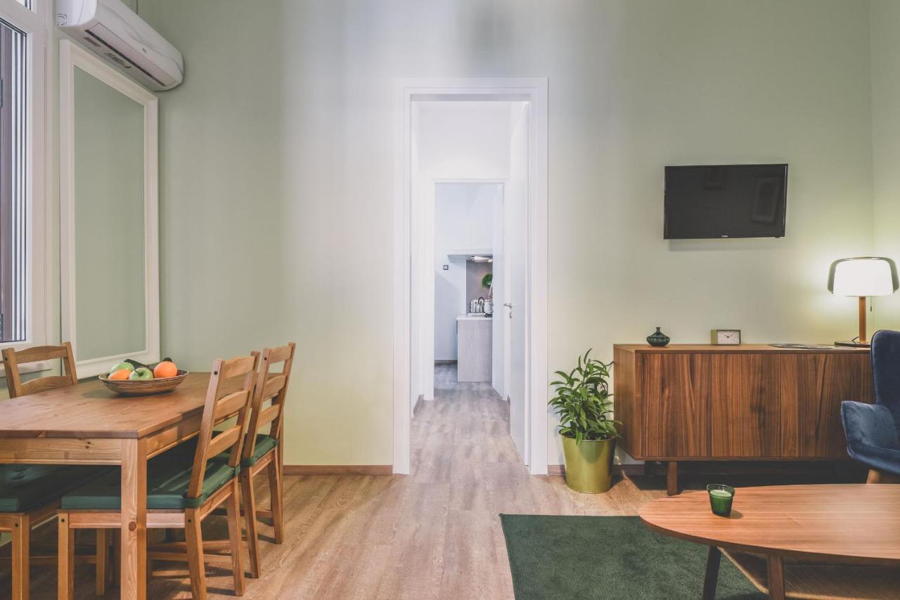 Neoclassical Apartment Near Acropolis - Livingstone Crystal アテネ エクステリア 写真
