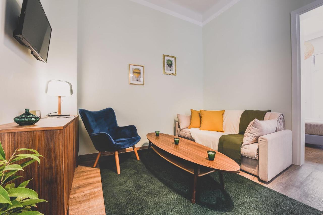 Neoclassical Apartment Near Acropolis - Livingstone Crystal アテネ エクステリア 写真