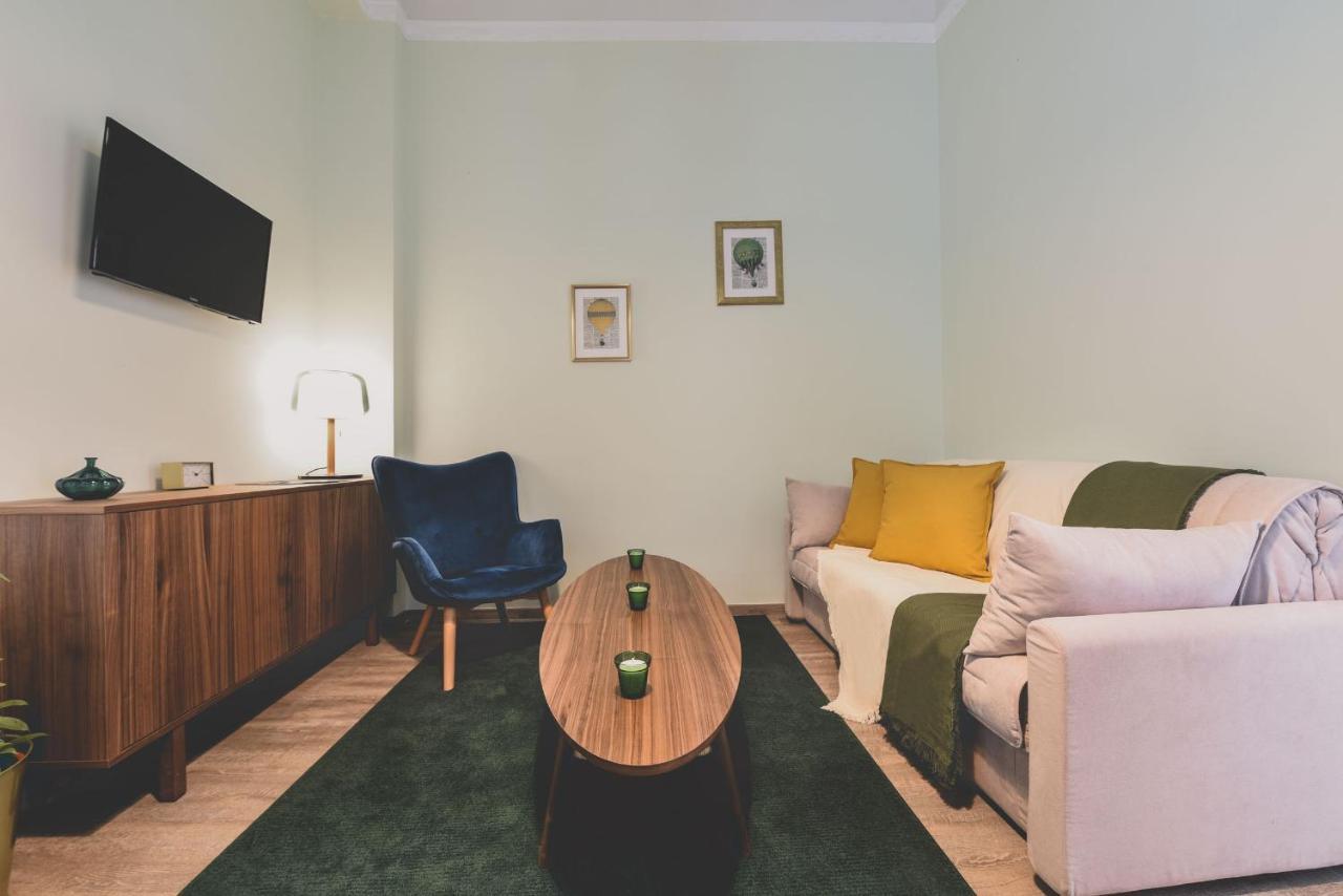 Neoclassical Apartment Near Acropolis - Livingstone Crystal アテネ エクステリア 写真