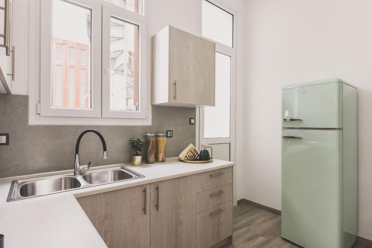 Neoclassical Apartment Near Acropolis - Livingstone Crystal アテネ エクステリア 写真
