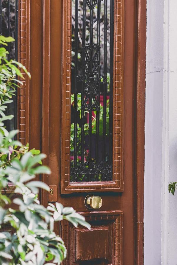 Neoclassical Apartment Near Acropolis - Livingstone Crystal アテネ エクステリア 写真