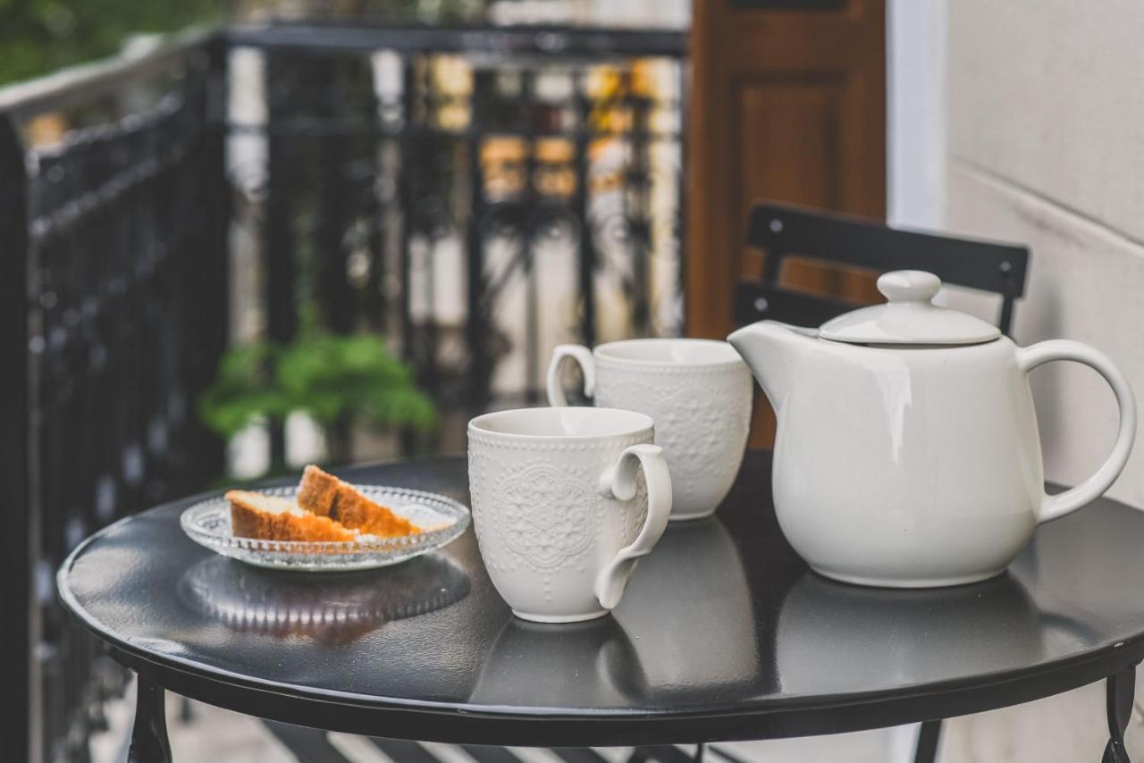 Neoclassical Apartment Near Acropolis - Livingstone Crystal アテネ エクステリア 写真
