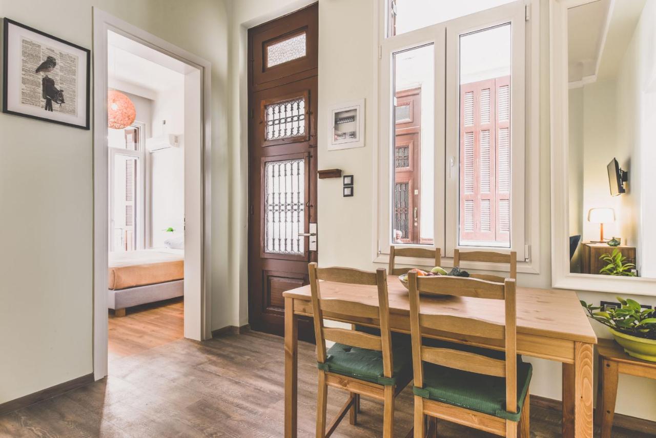 Neoclassical Apartment Near Acropolis - Livingstone Crystal アテネ エクステリア 写真